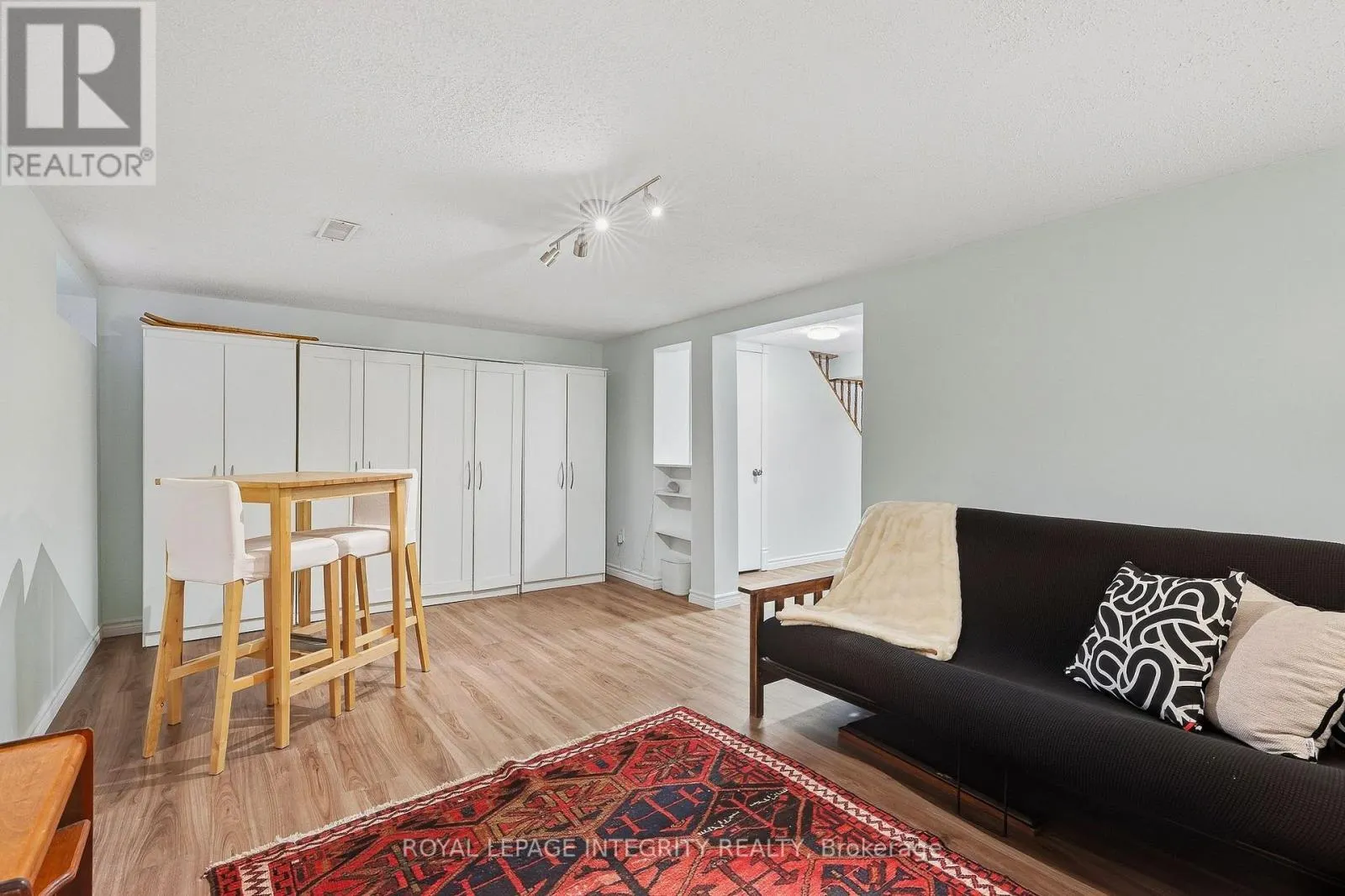 18 GREENBANK ROAD S