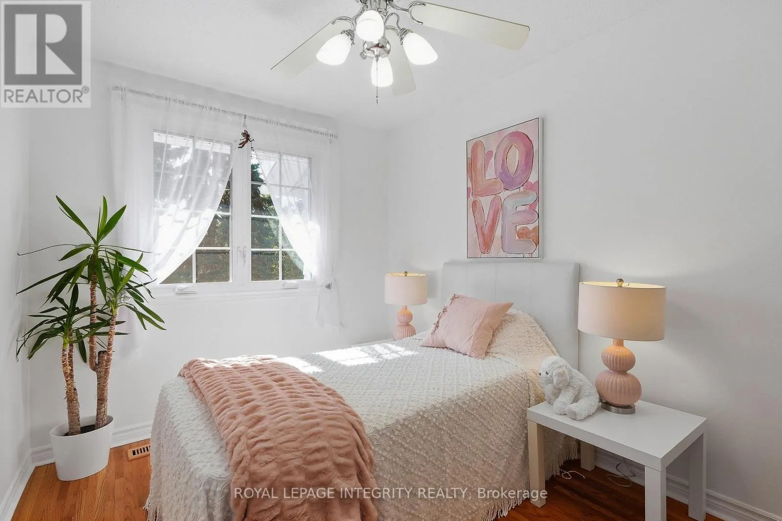 18 GREENBANK ROAD S