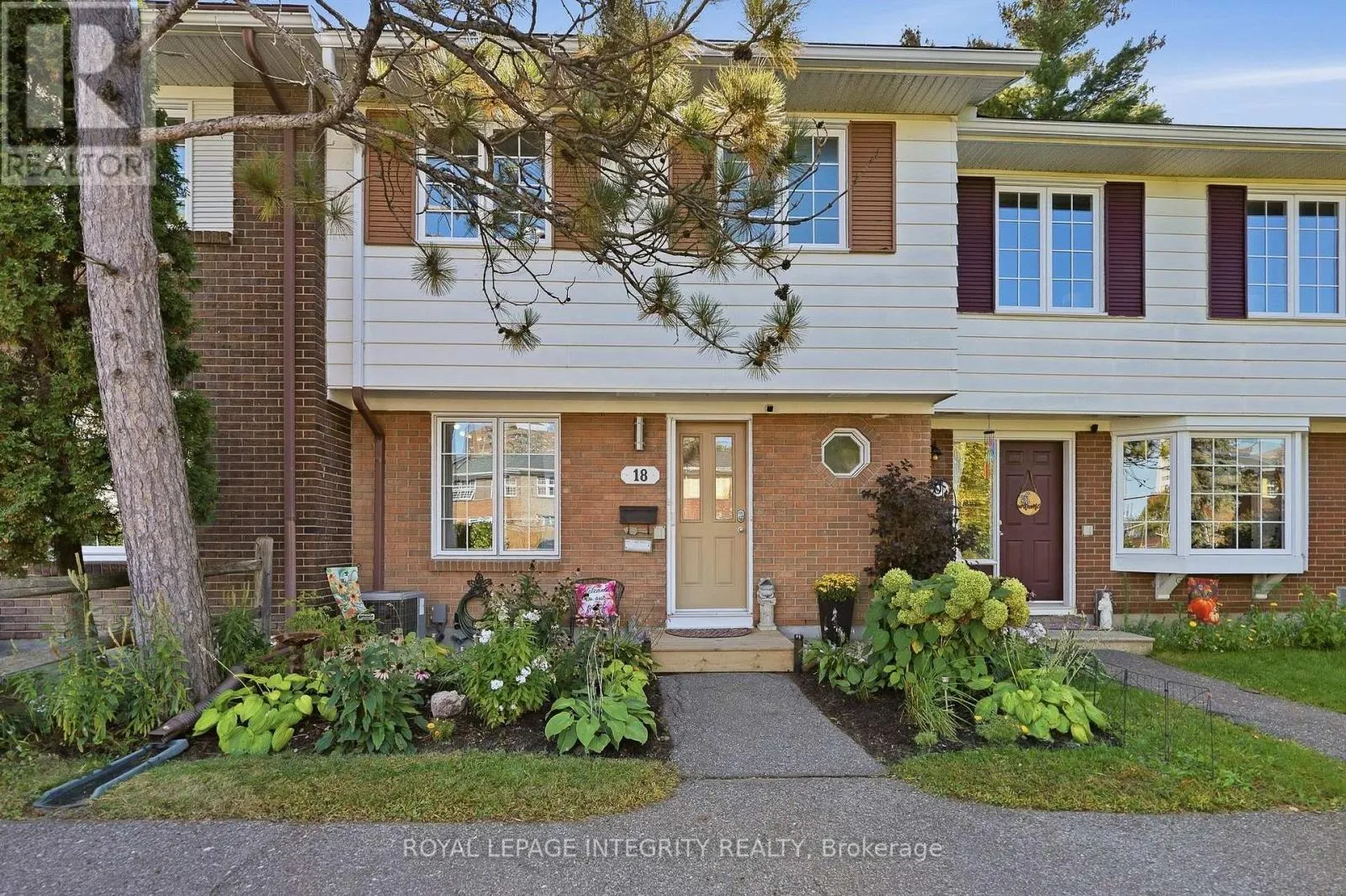 18 GREENBANK ROAD S