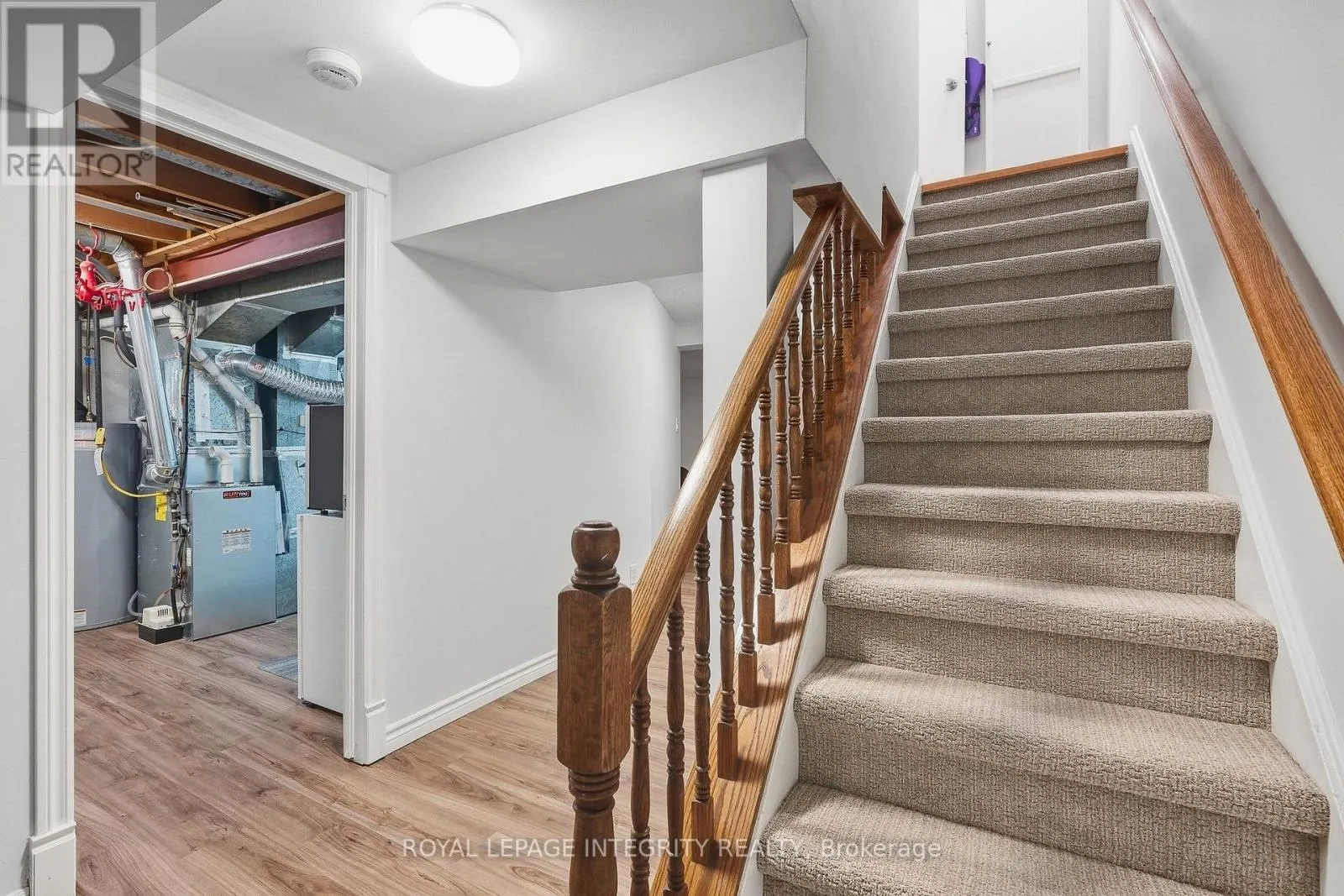 18 GREENBANK ROAD S