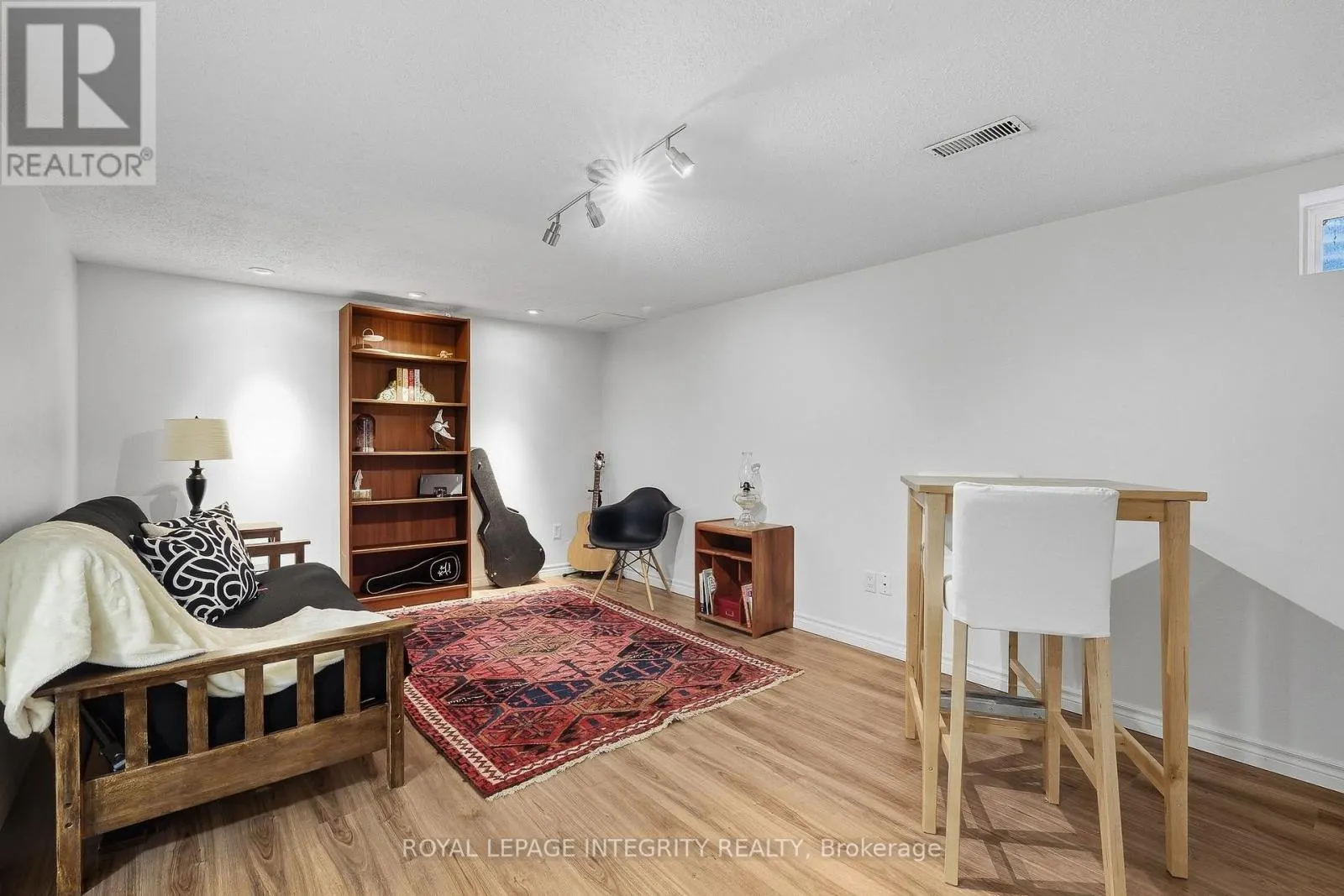 18 GREENBANK ROAD S