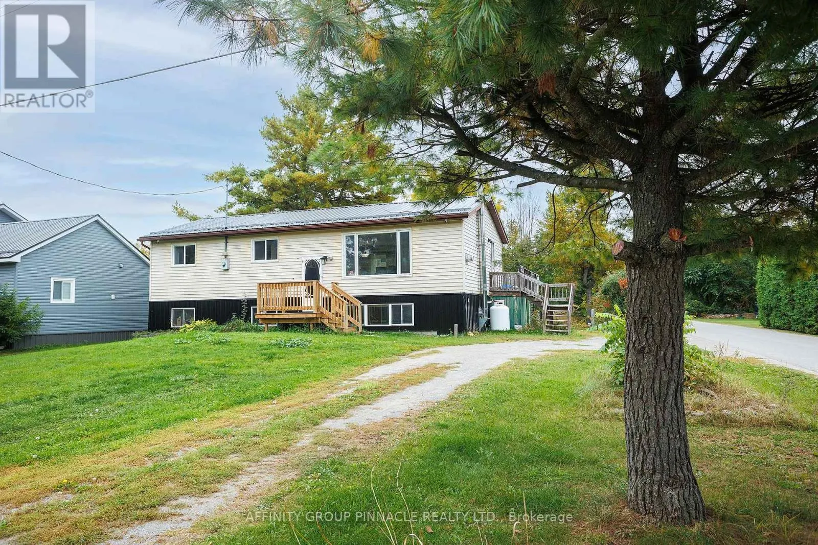 24 OAKWOOD DRIVE