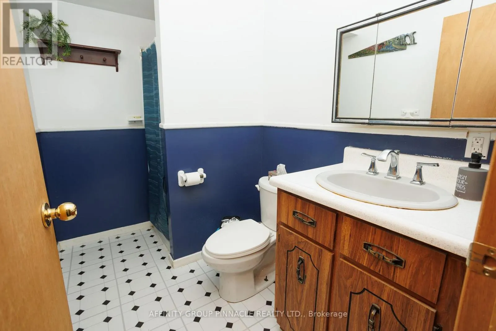 24 OAKWOOD DRIVE