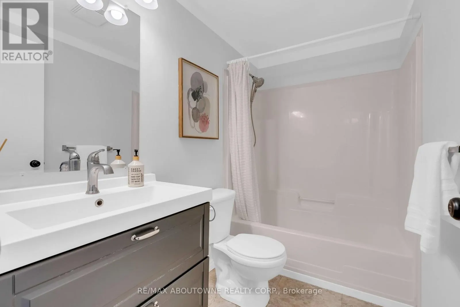 15 - 151 CLAIRFIELDS DRIVE E