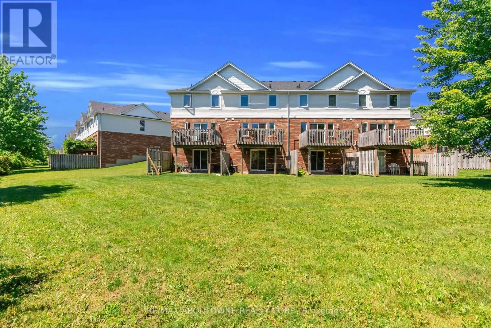 15 - 151 CLAIRFIELDS DRIVE E