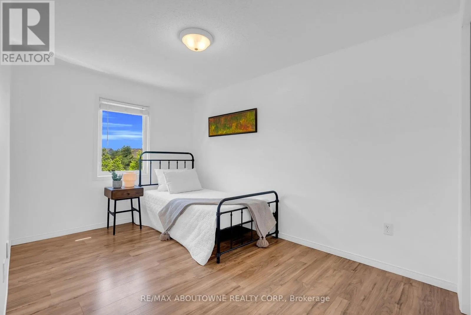 15 - 151 CLAIRFIELDS DRIVE E