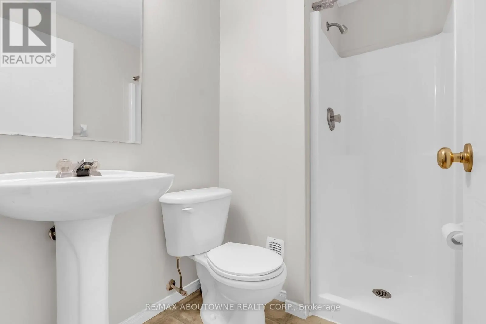 15 - 151 CLAIRFIELDS DRIVE E