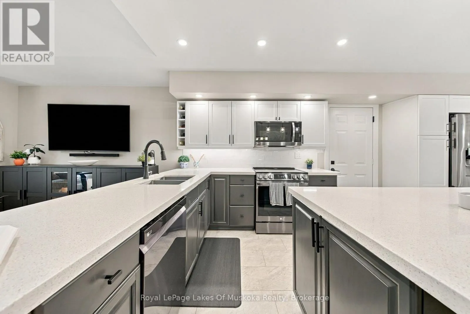 1002 JOSEPH PLACE