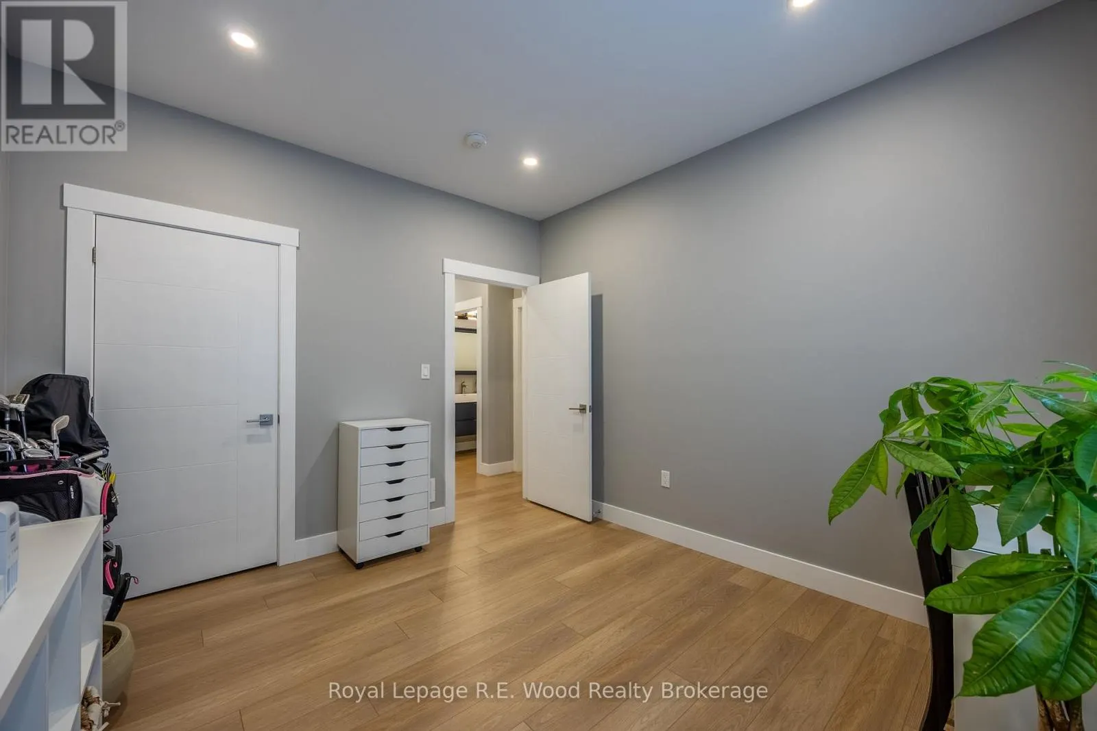 7 SYCAMORE DRIVE