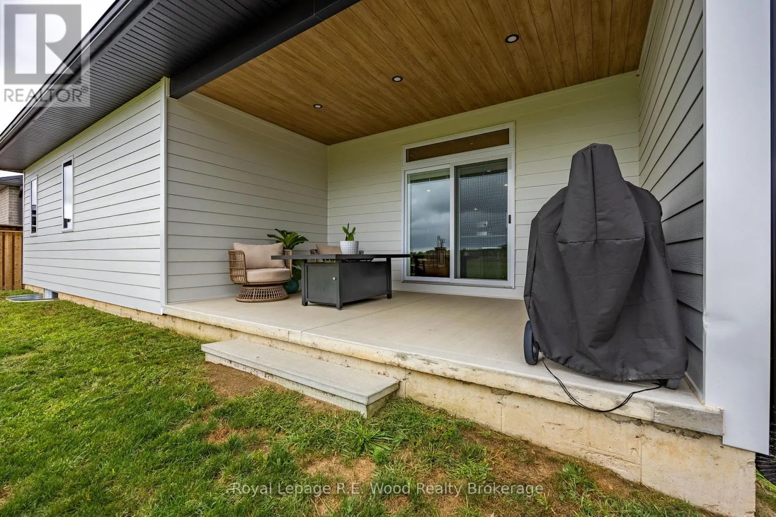 7 SYCAMORE DRIVE