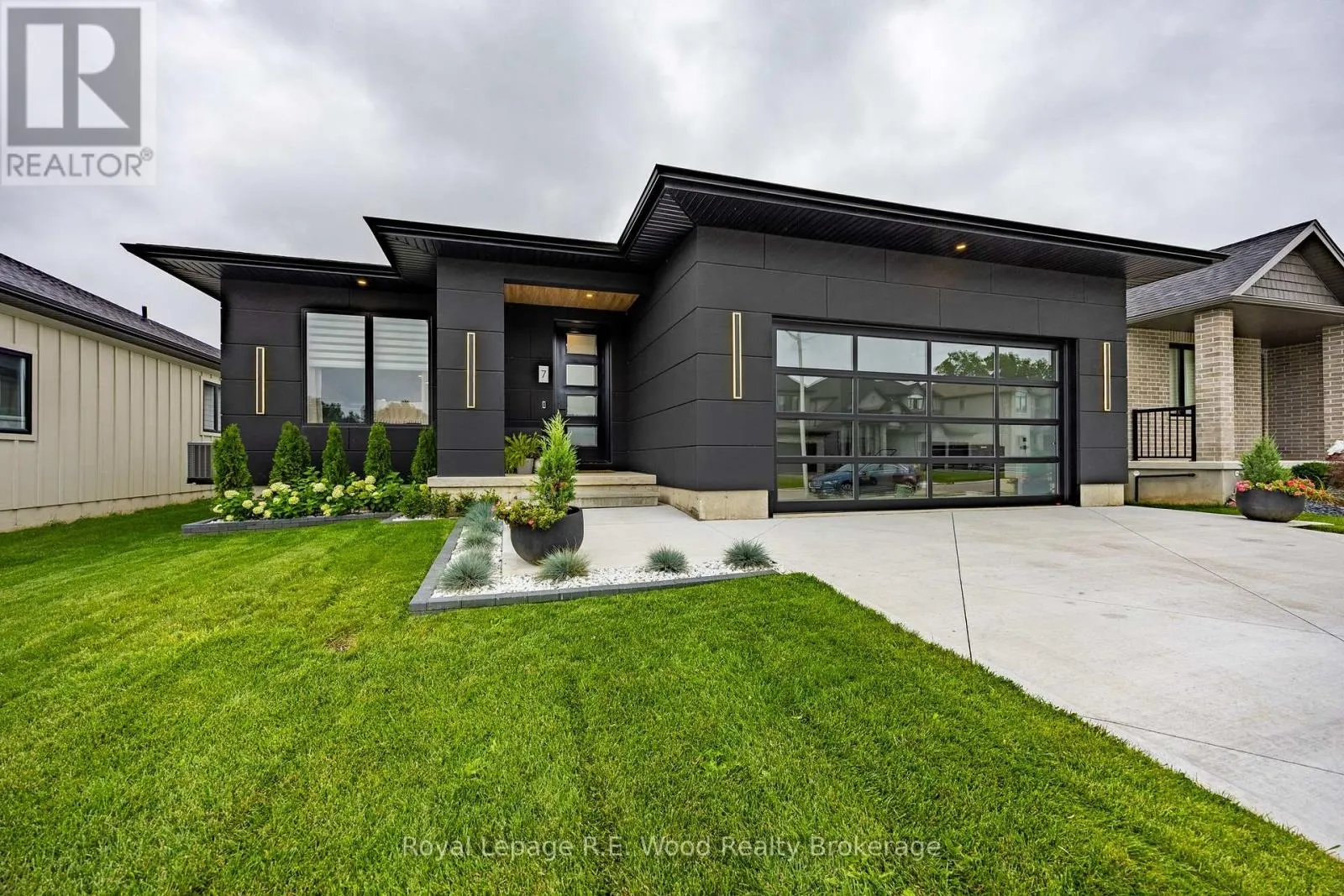 7 SYCAMORE DRIVE