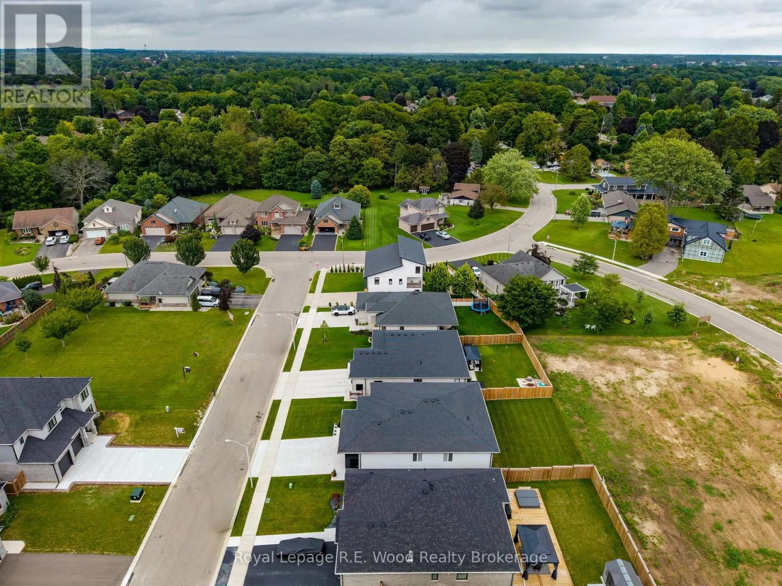 7 SYCAMORE DRIVE