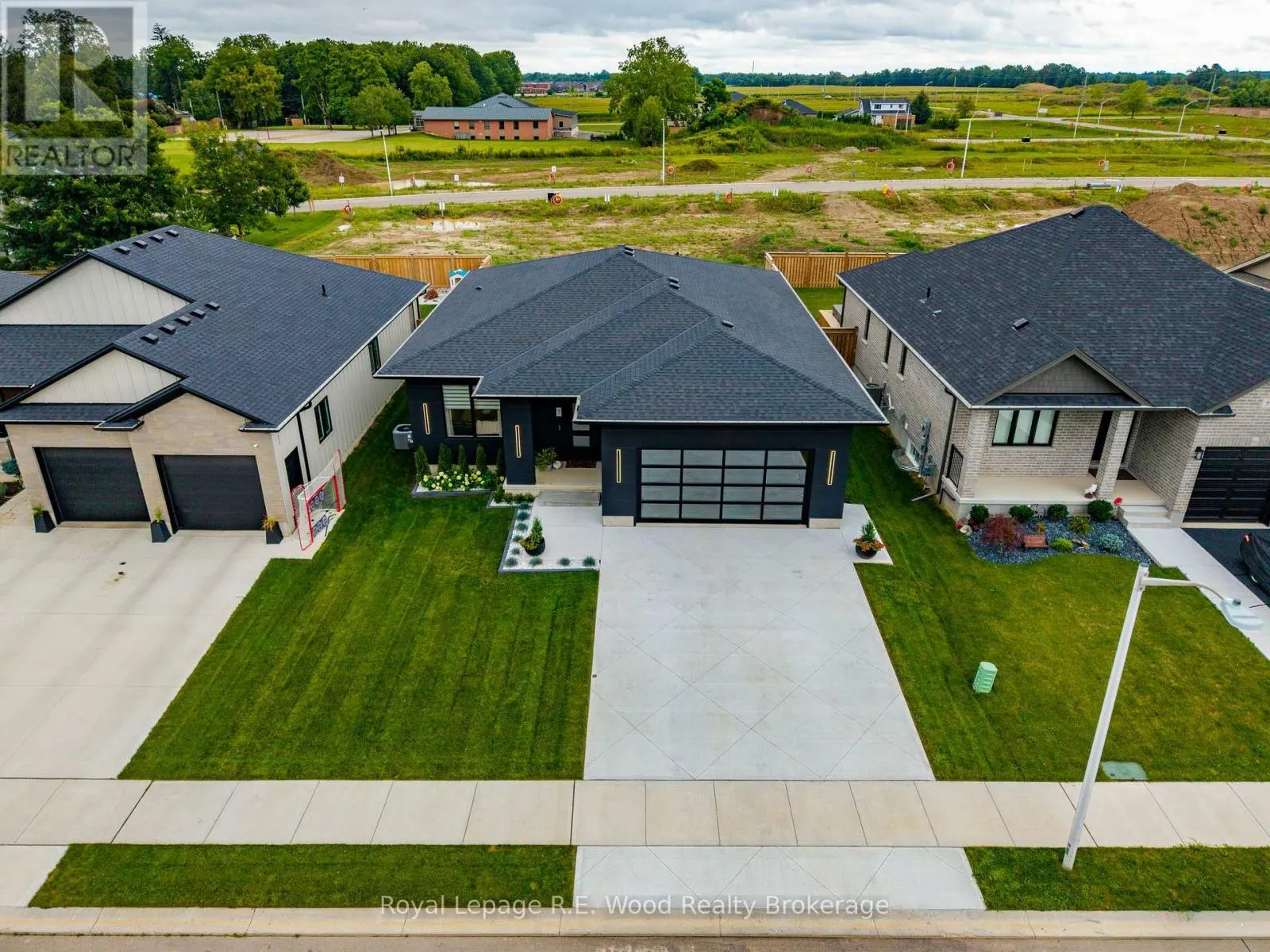 7 SYCAMORE DRIVE
