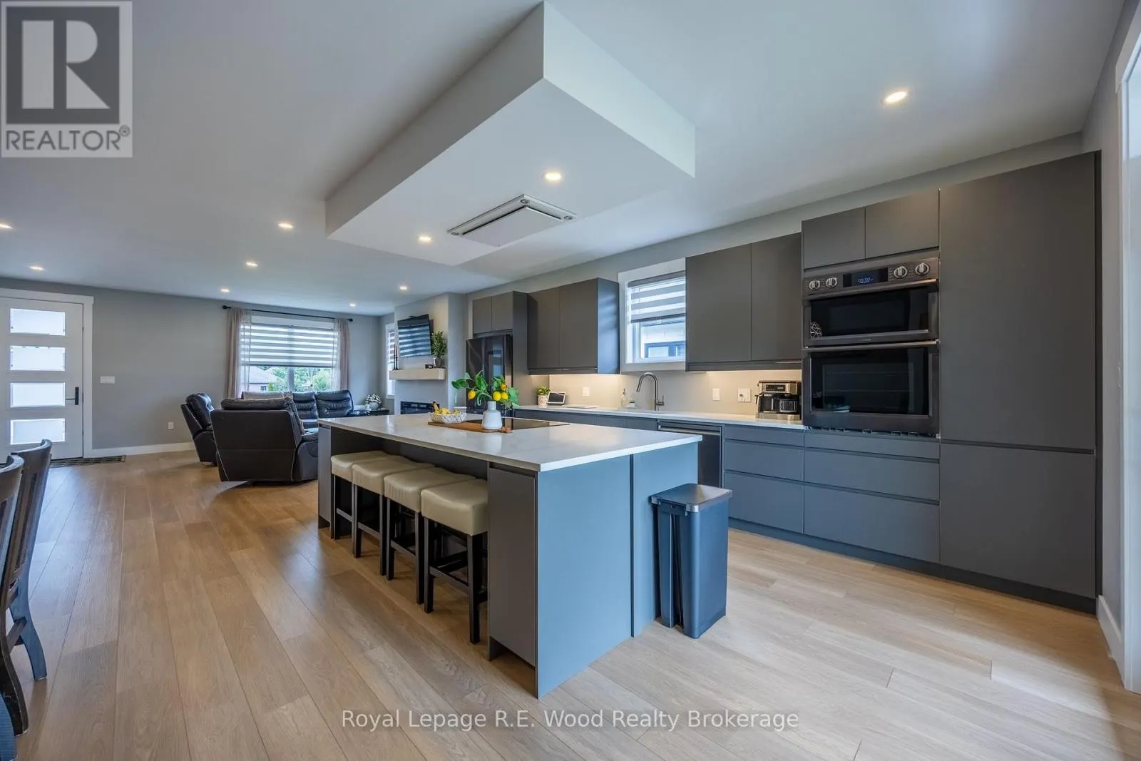 7 SYCAMORE DRIVE