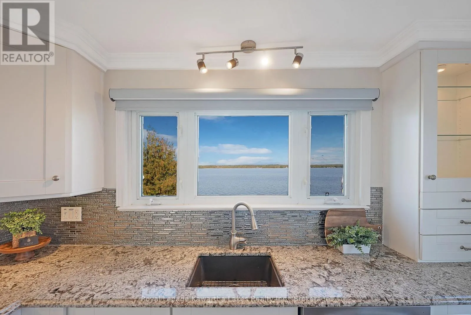 832 CEDAR GLEN ROAD