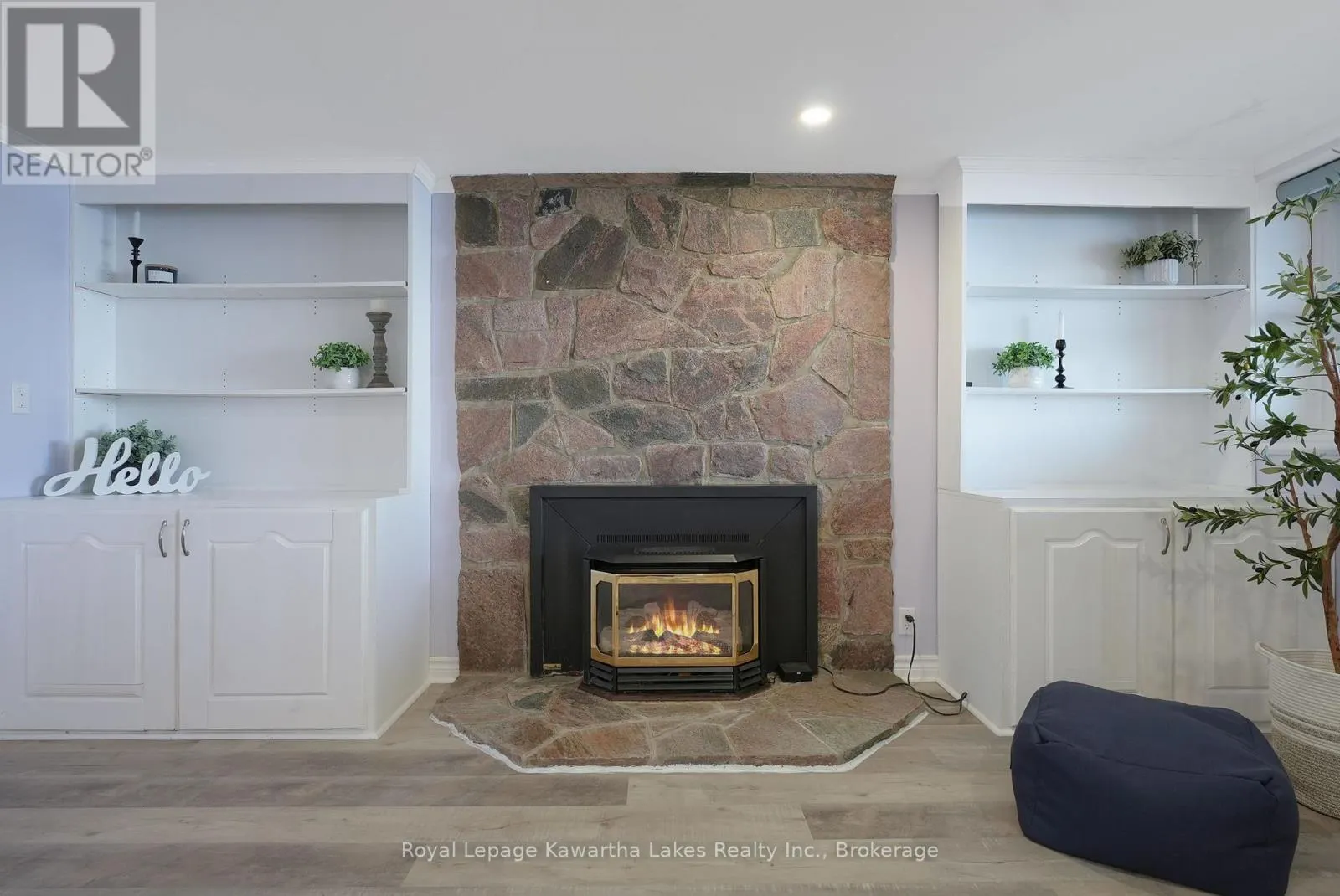 832 CEDAR GLEN ROAD