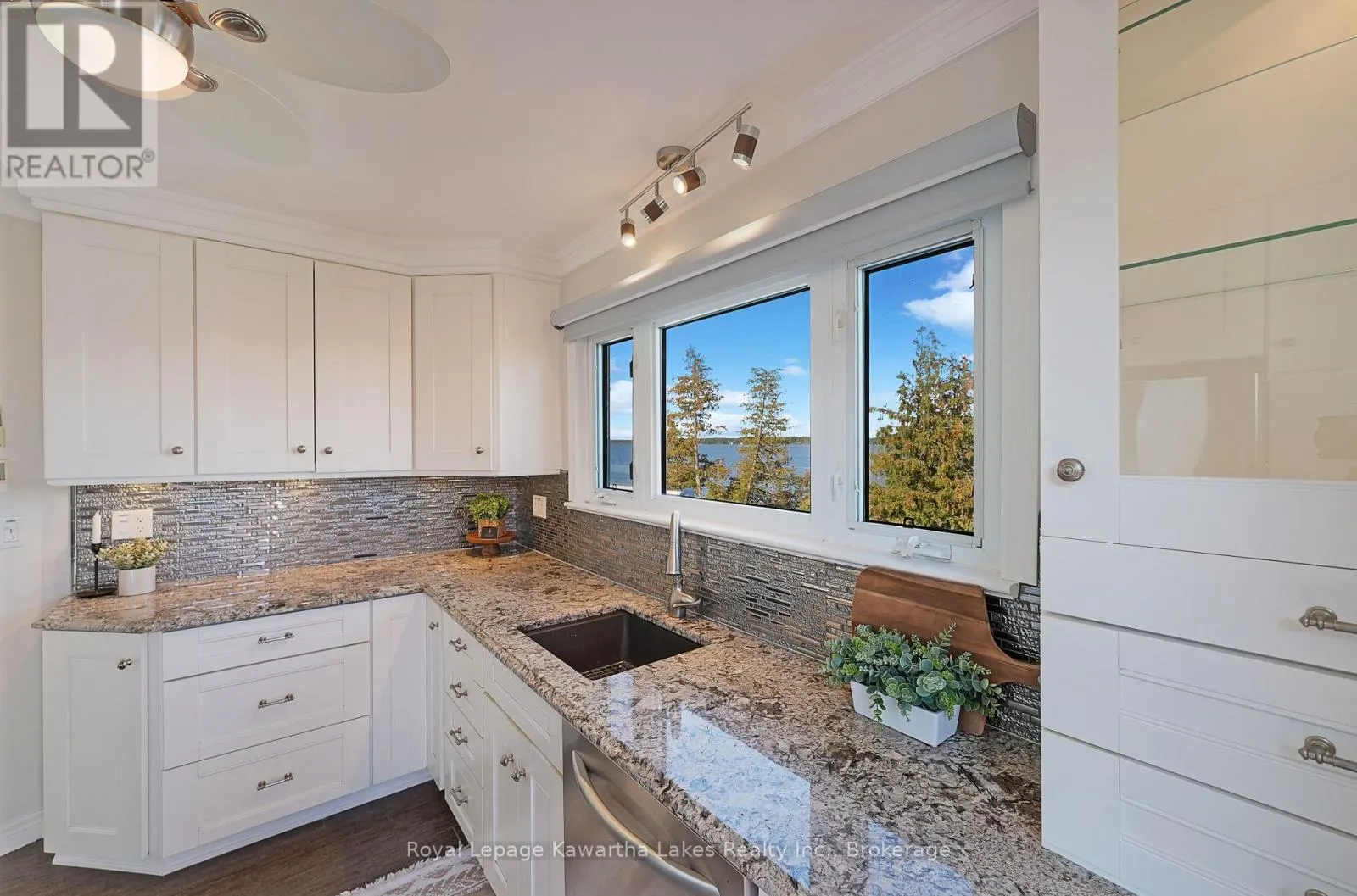 832 CEDAR GLEN ROAD
