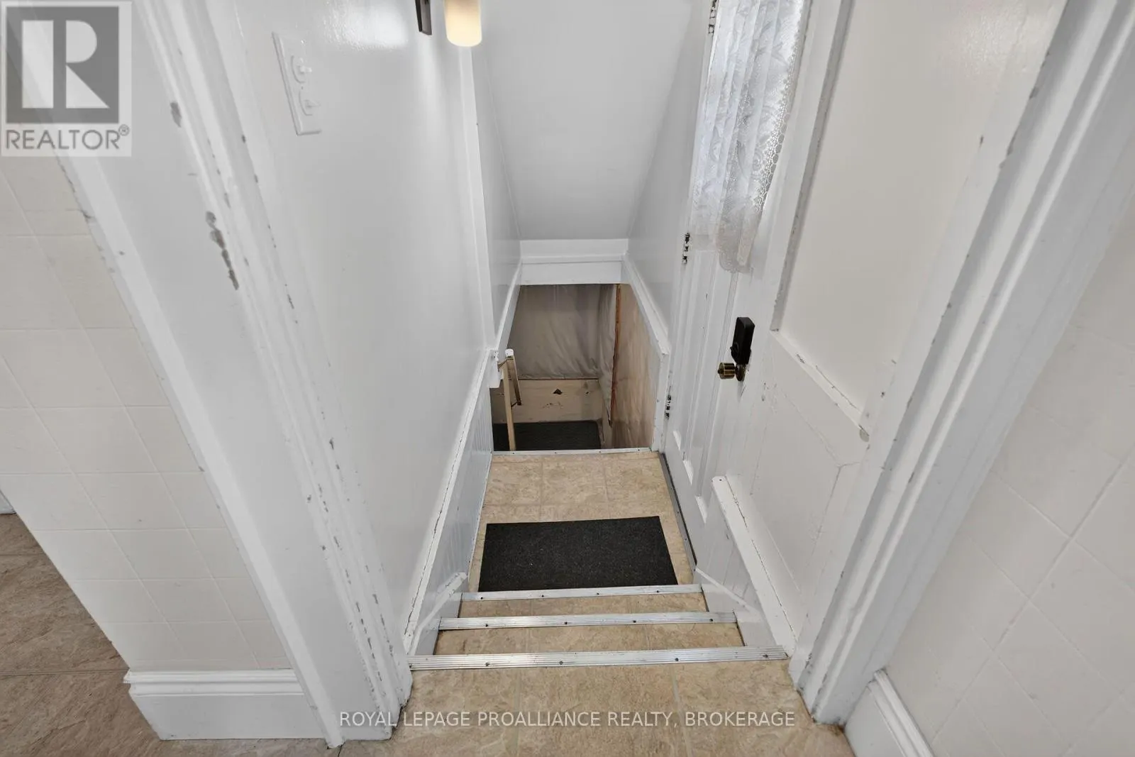27 DRAYTON AVENUE
