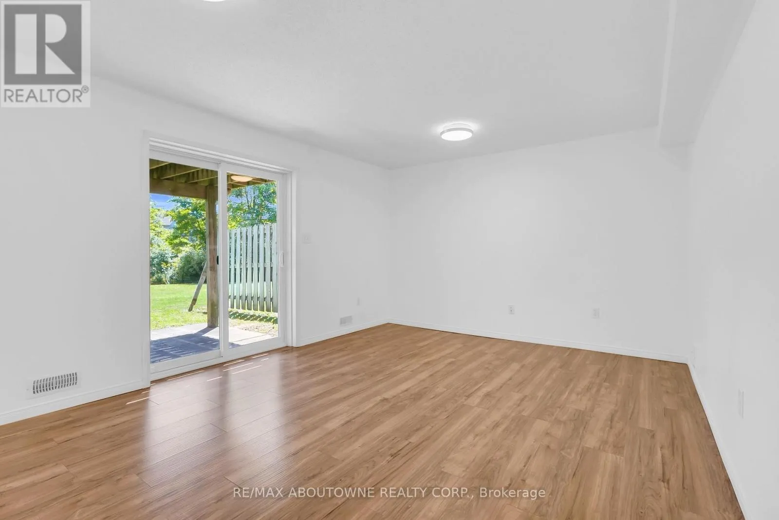 15 - 151 CLAIRFIELDS DRIVE E