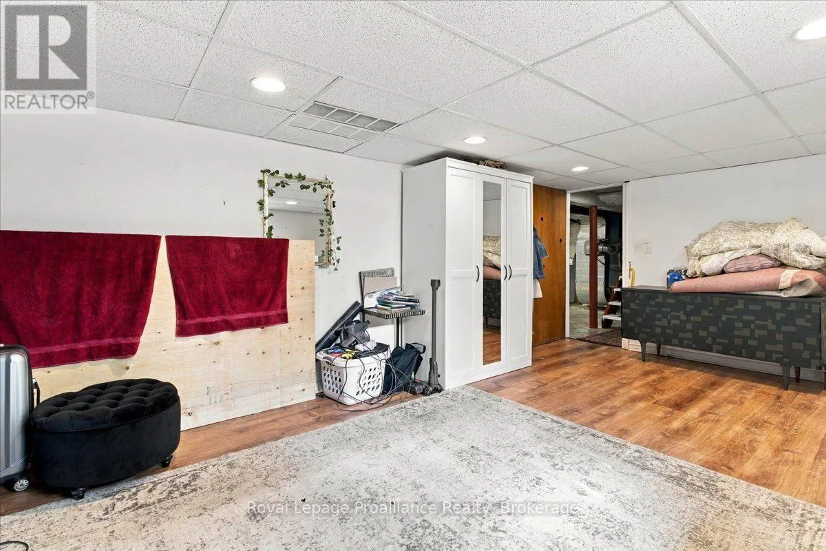 93 BAY DRIVE