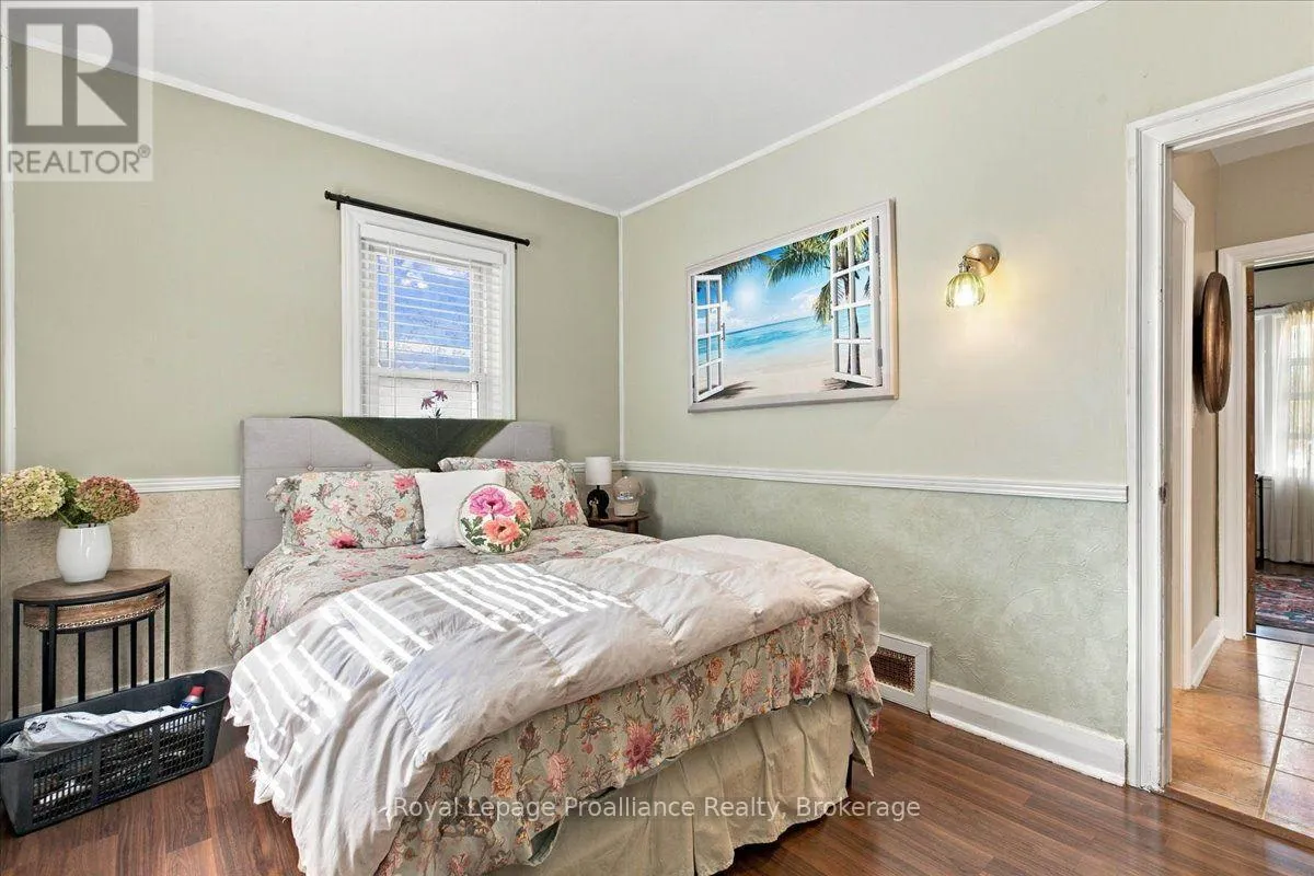 93 BAY DRIVE