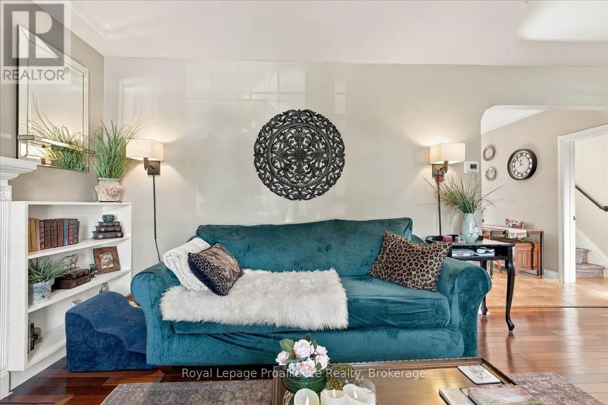 93 BAY DRIVE