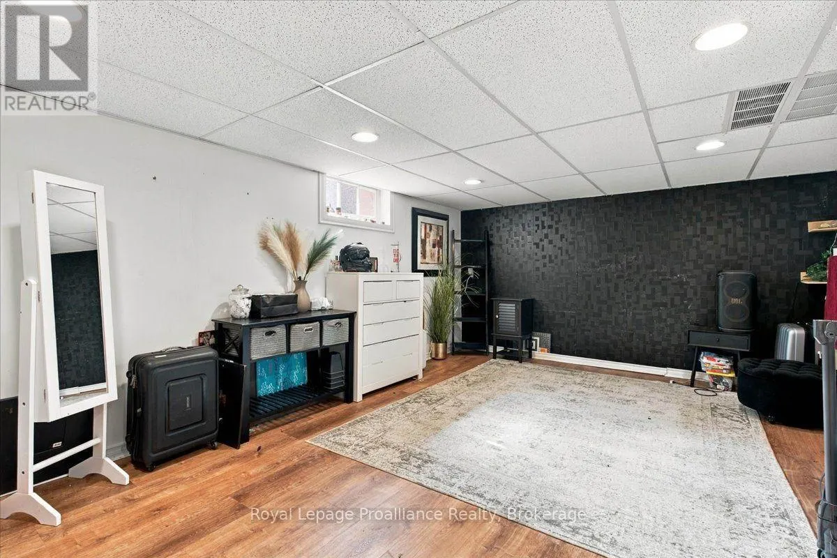 93 BAY DRIVE