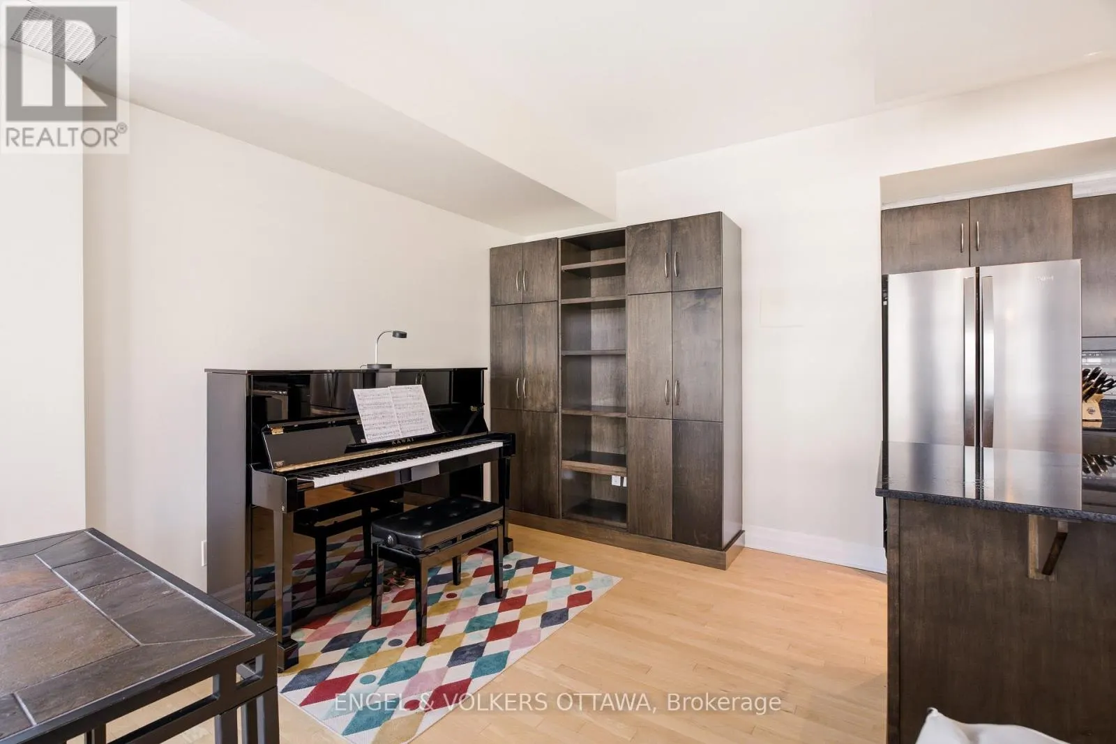 711 - 235 KENT STREET