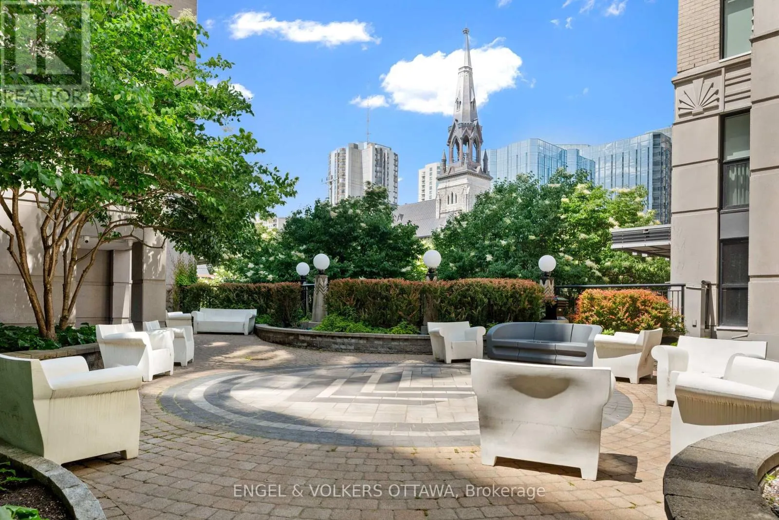 711 - 235 KENT STREET