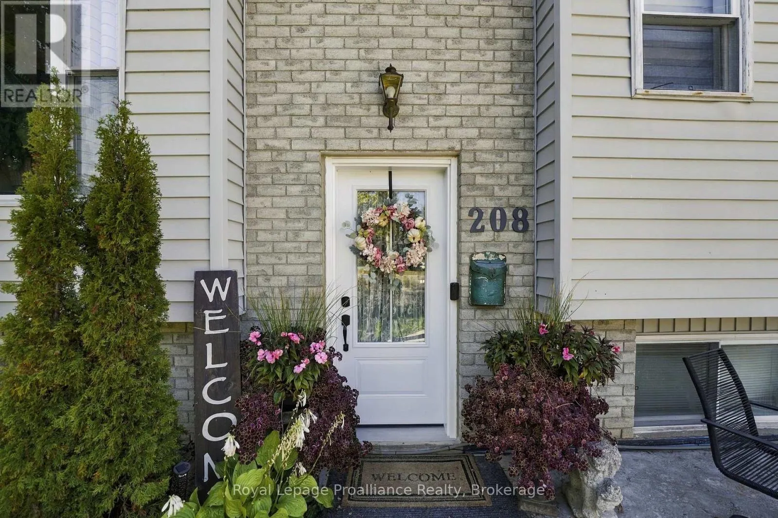 208 BYRON STREET