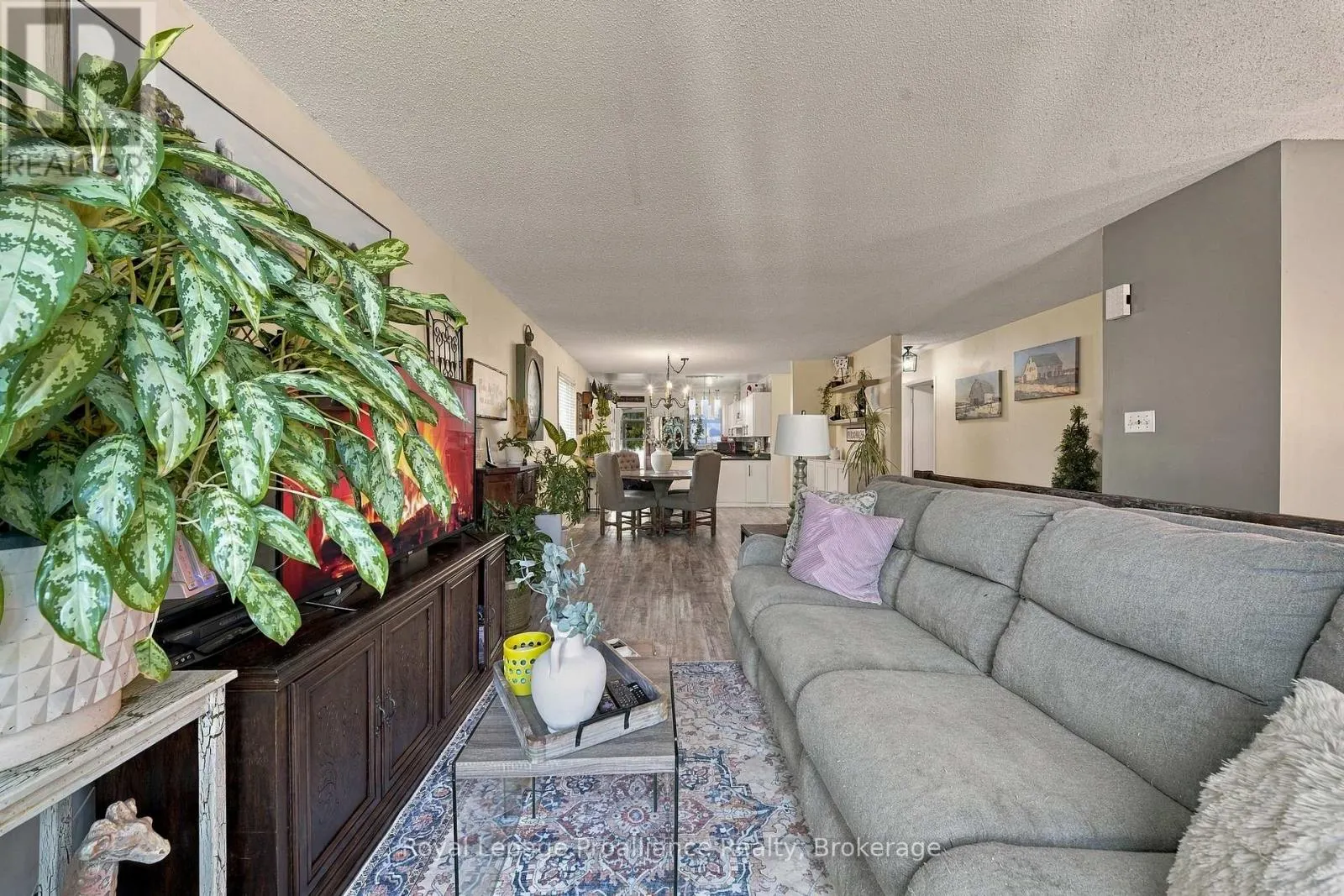 208 BYRON STREET