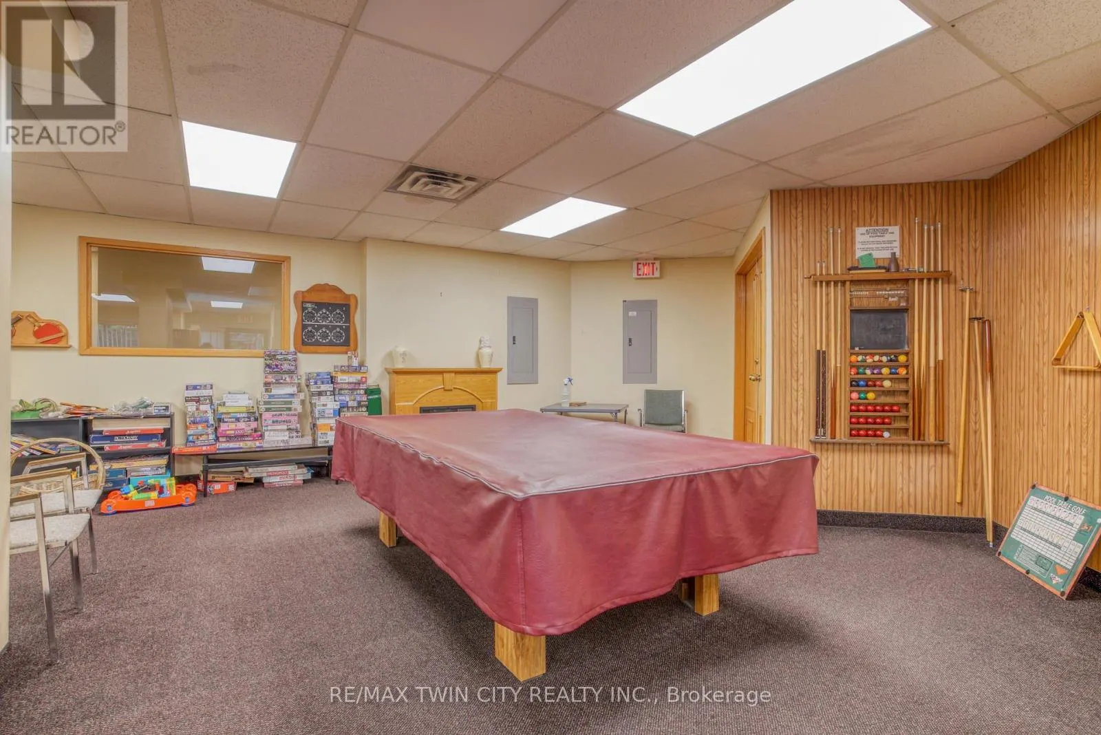237 KING STREET W