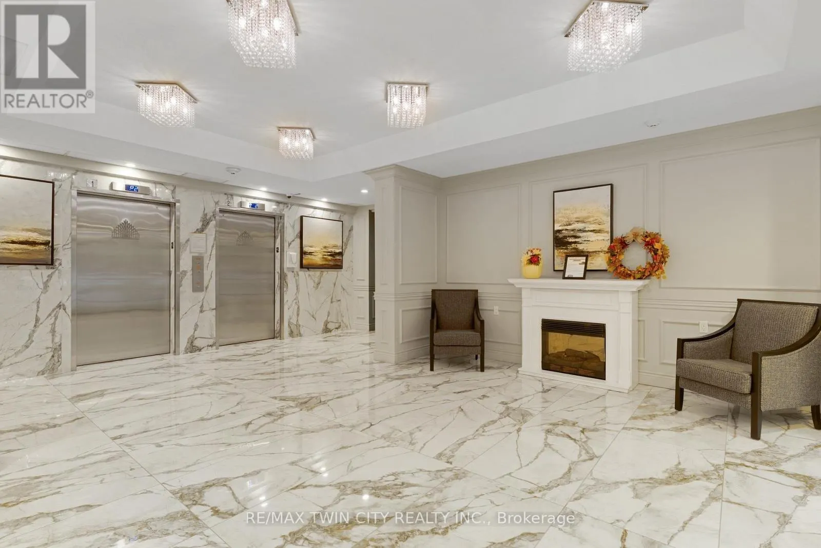 237 KING STREET W