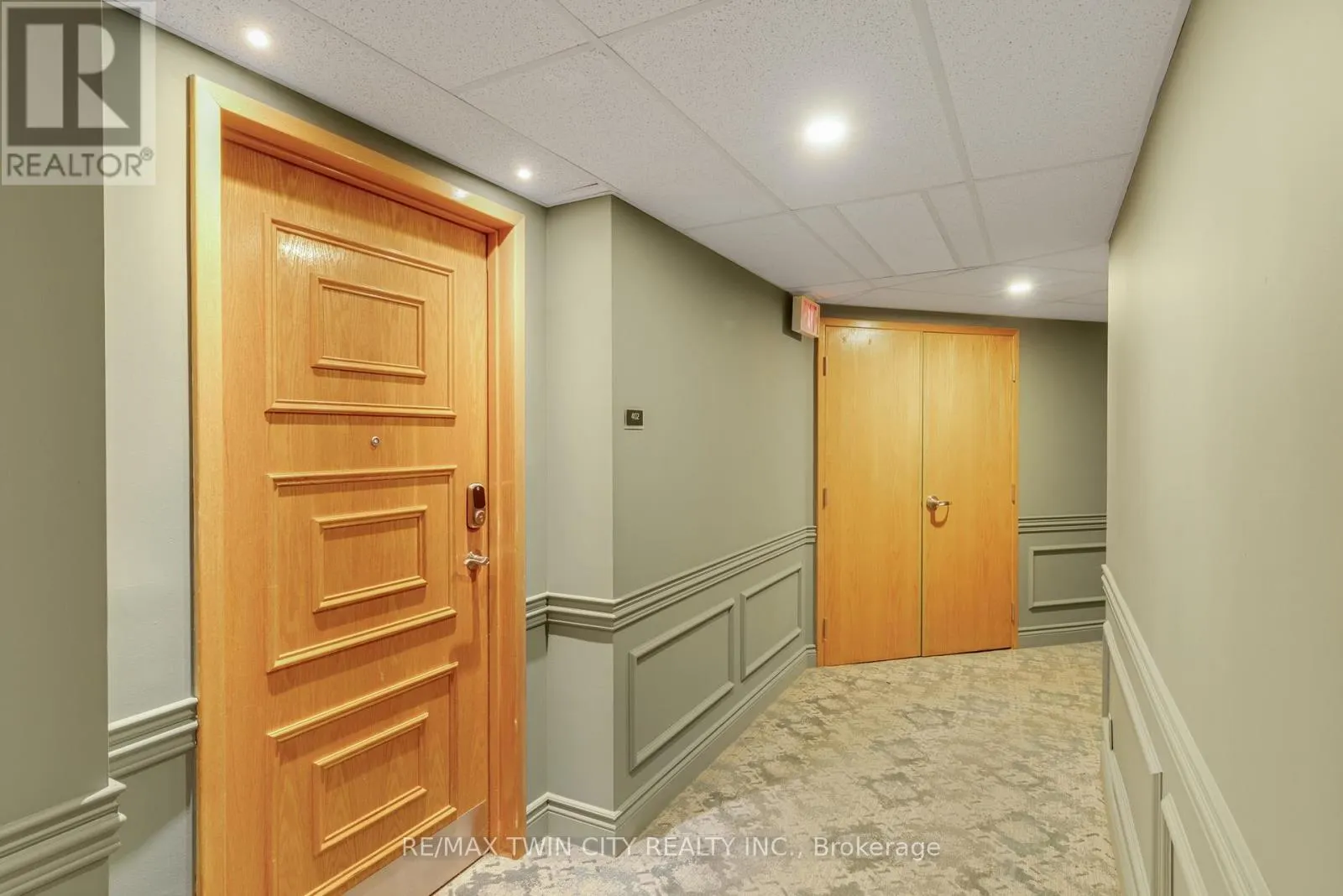 237 KING STREET W