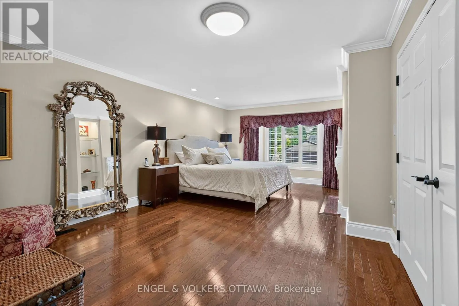 13 LYNHURST AVENUE