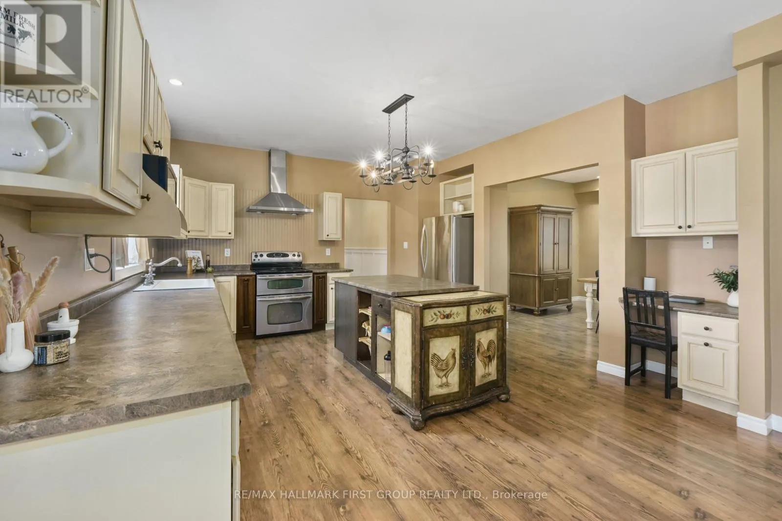 3937 LAROSE CRESCENT