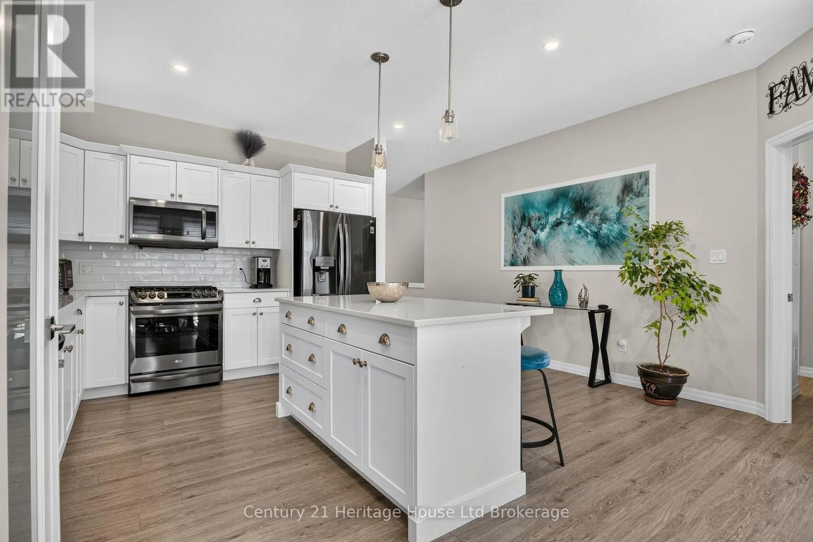 16 HUNTLEY AVENUE