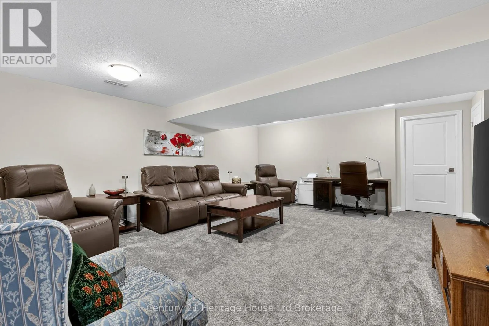 16 HUNTLEY AVENUE