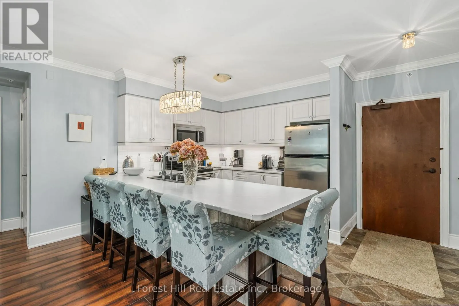 204 - 391C MANITOBA STREET #204