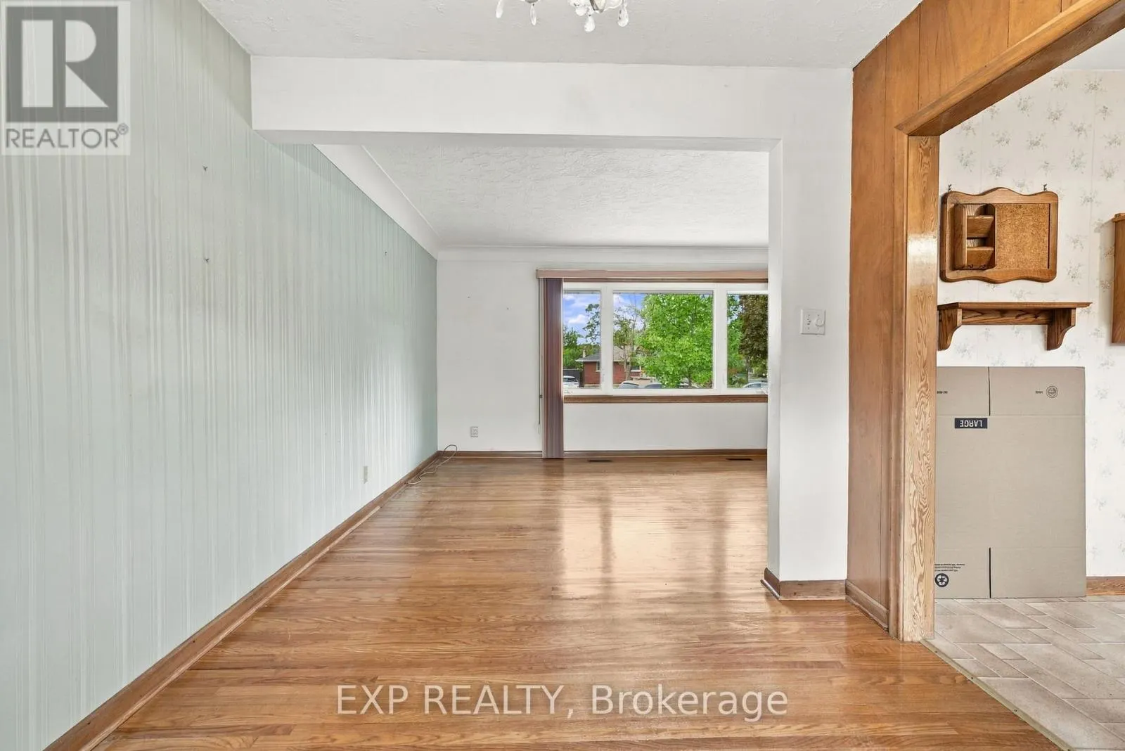 2 GLENGROVE CIRCLE
