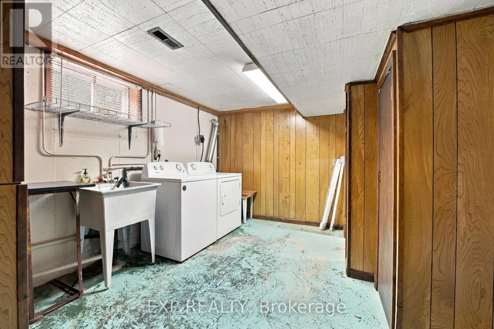 2 GLENGROVE CIRCLE