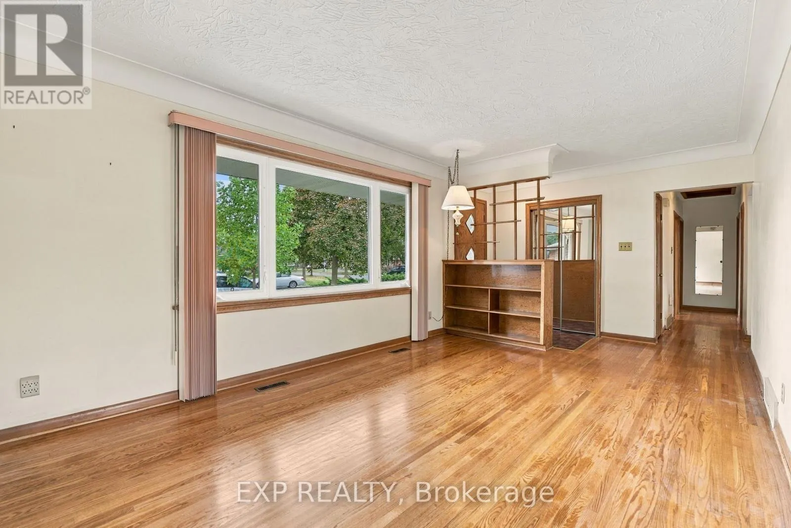 2 GLENGROVE CIRCLE