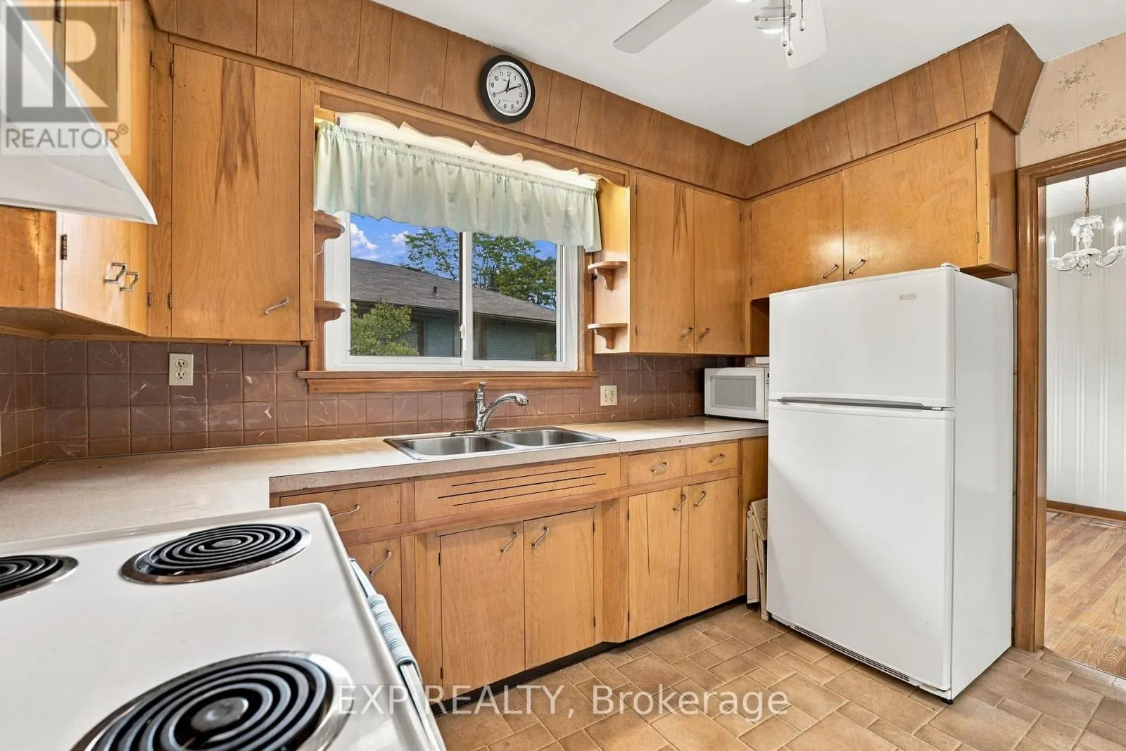2 GLENGROVE CIRCLE