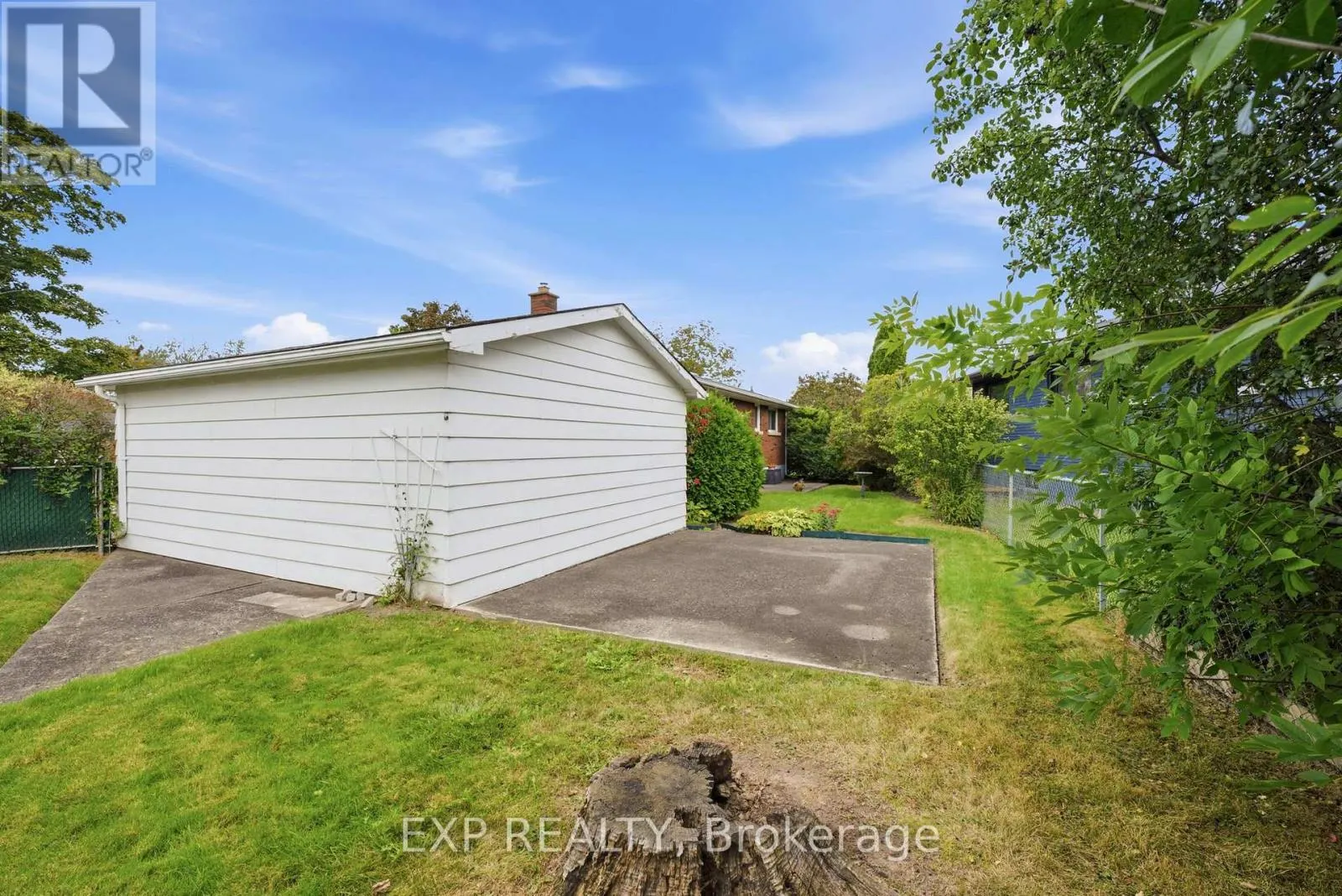 2 GLENGROVE CIRCLE