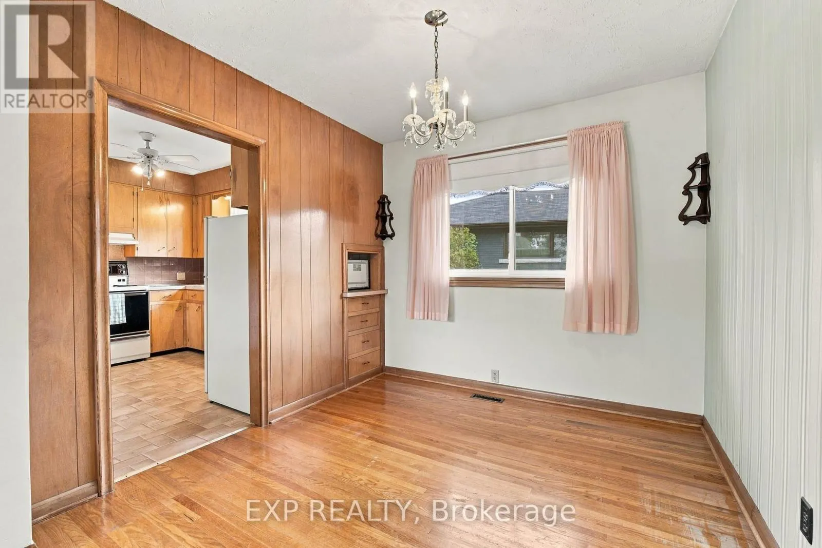 2 GLENGROVE CIRCLE