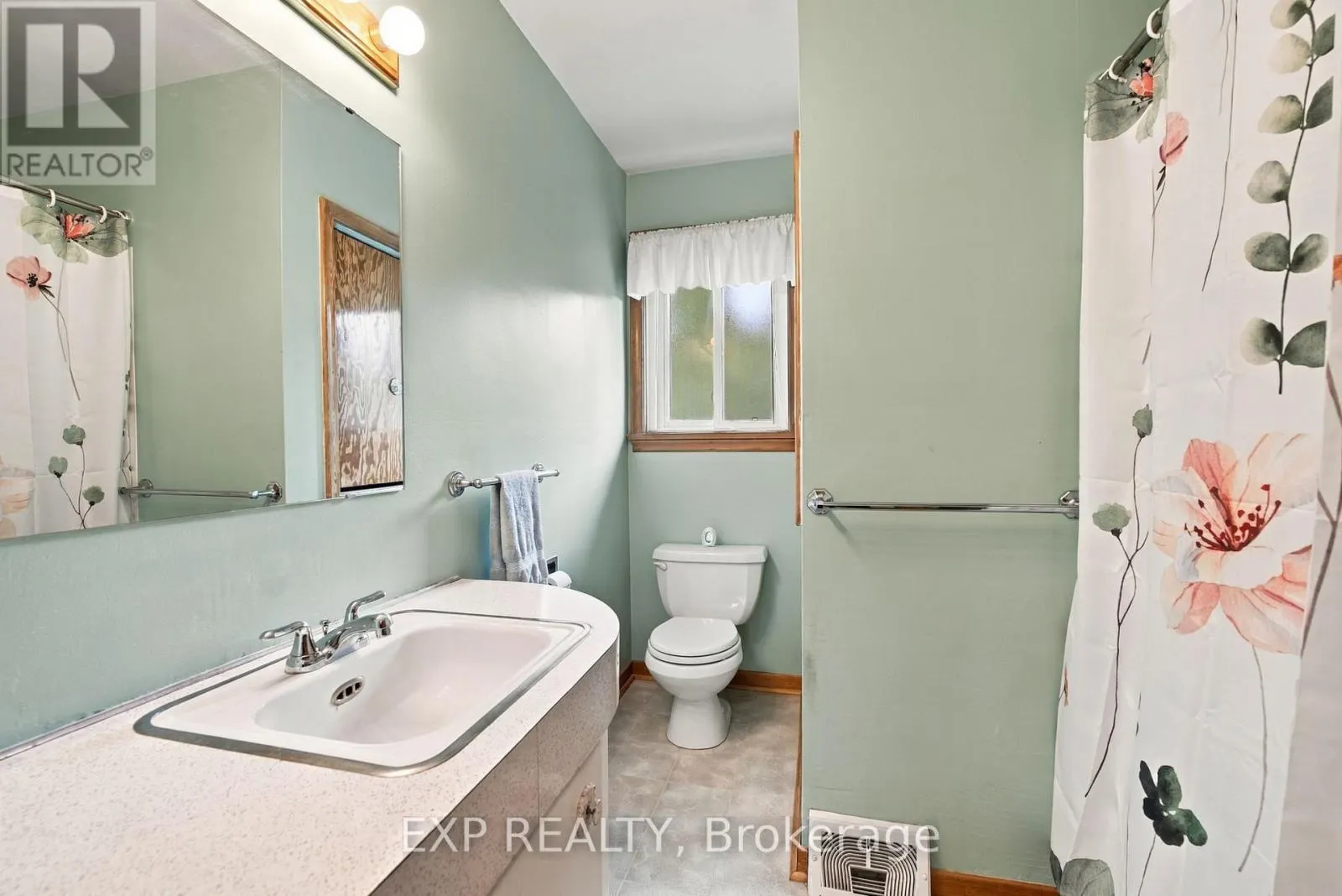 2 GLENGROVE CIRCLE