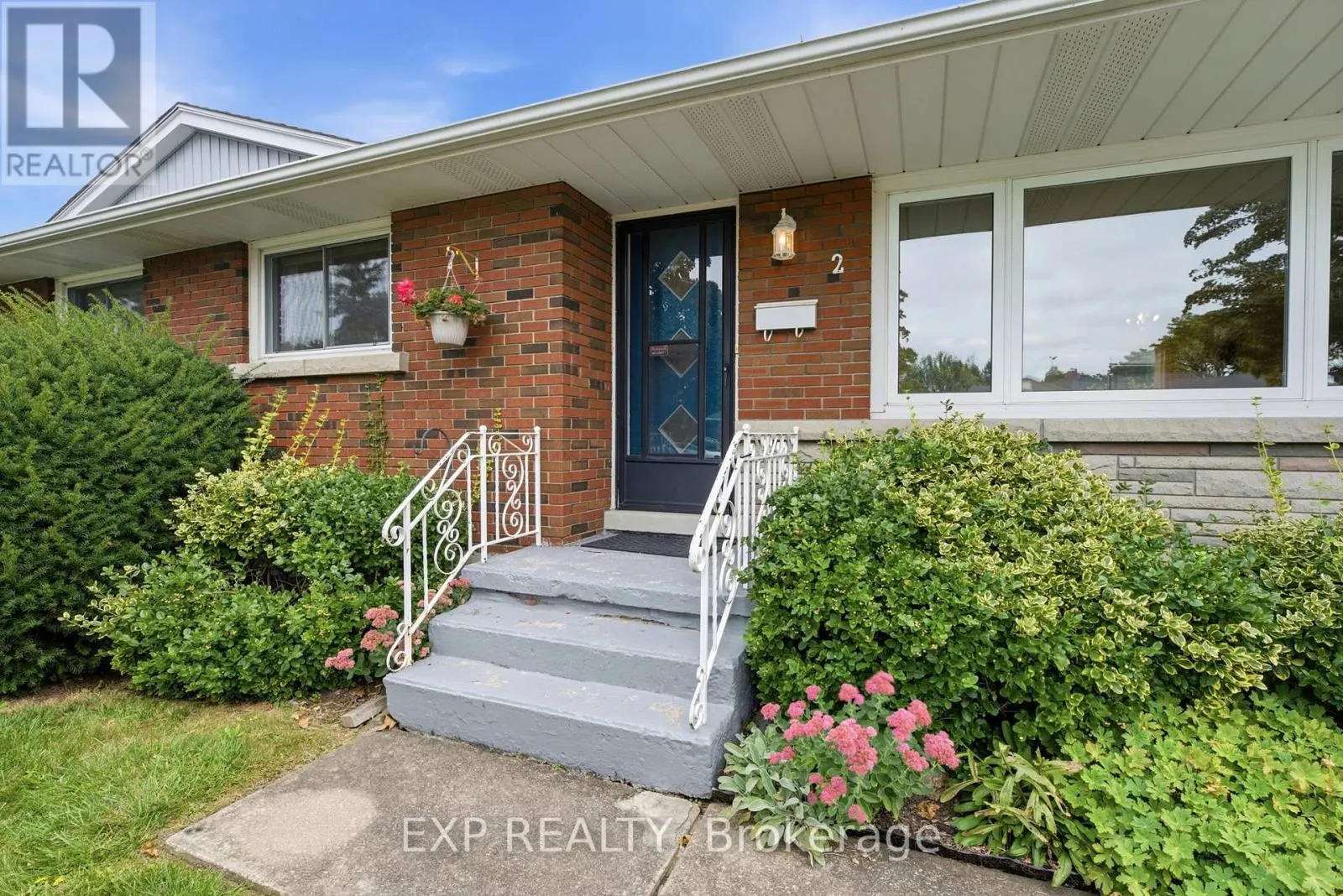 2 GLENGROVE CIRCLE