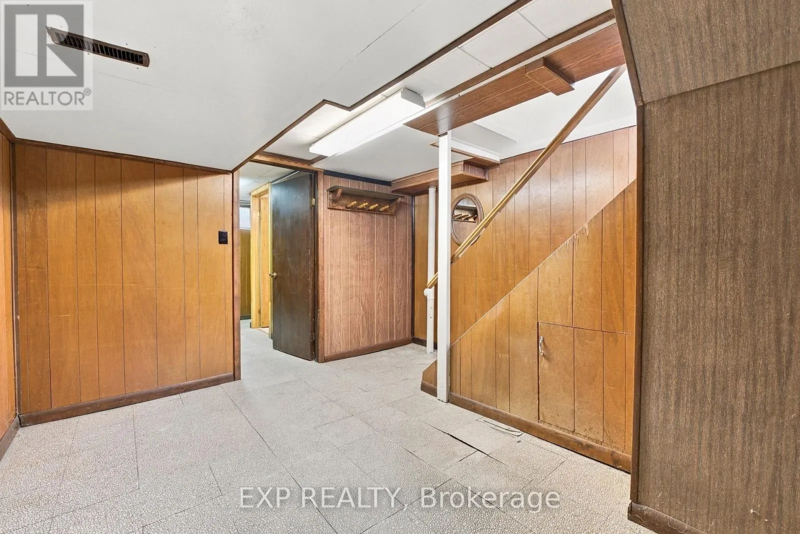 2 GLENGROVE CIRCLE