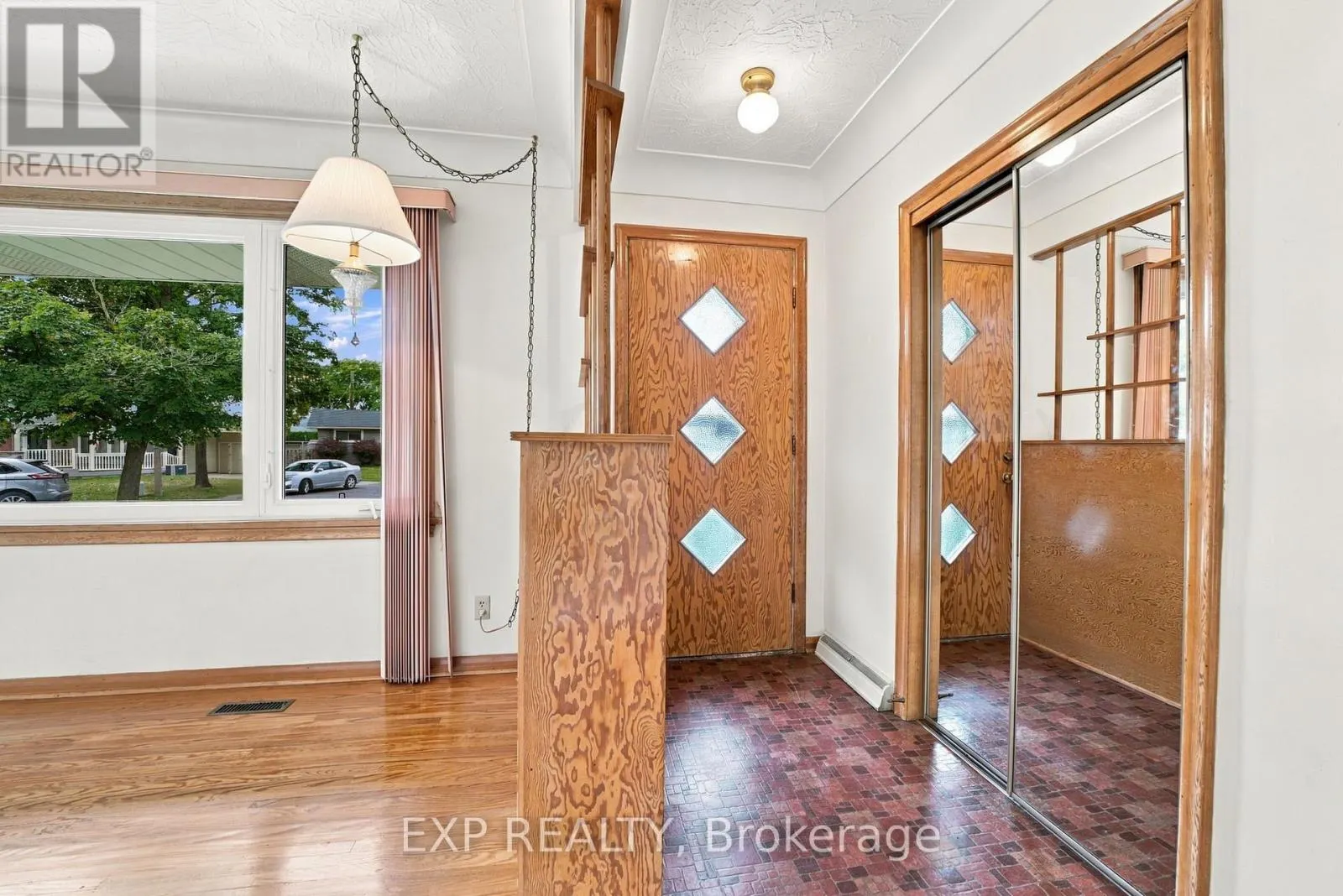 2 GLENGROVE CIRCLE