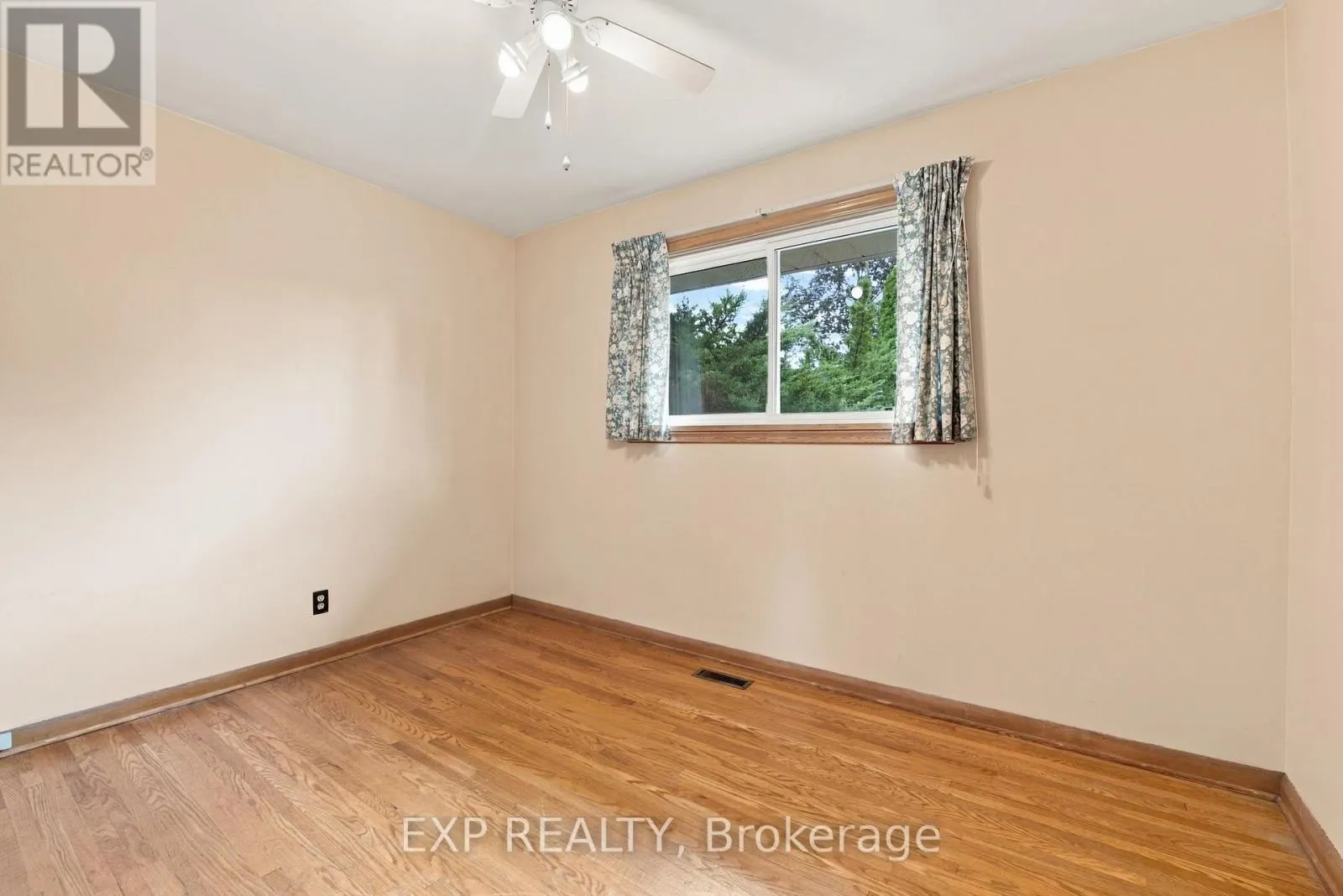 2 GLENGROVE CIRCLE